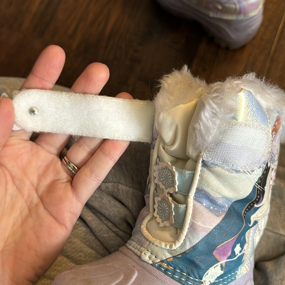 FROZEN snow boots ❄️ - Picture 5 of 6